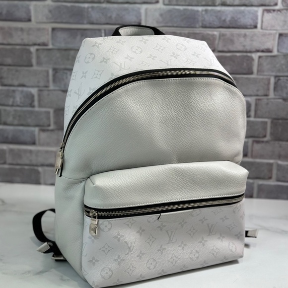 Louis Vuitton Discovery Backpack - Picture 2 of 9
